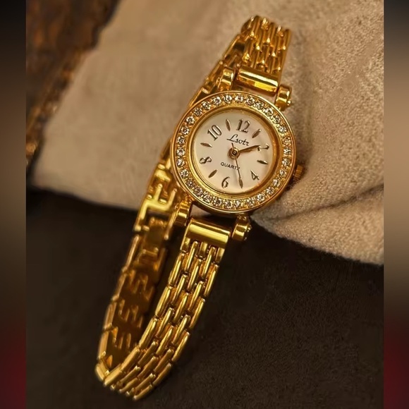 Vintage Classic Gold Women\'s Watch main image 5